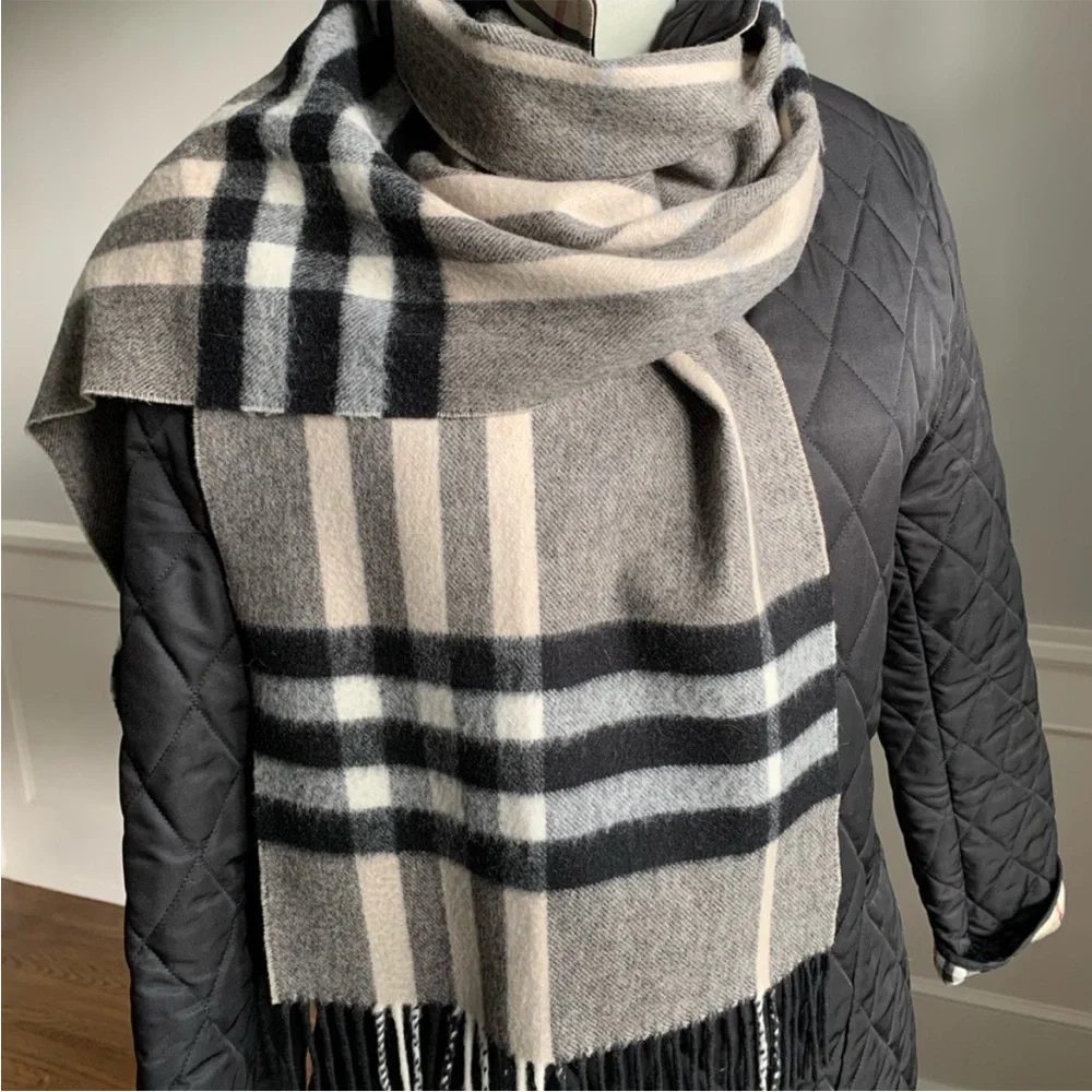 Burberry 100% Cashmere Scarf - Picture 2 of 3